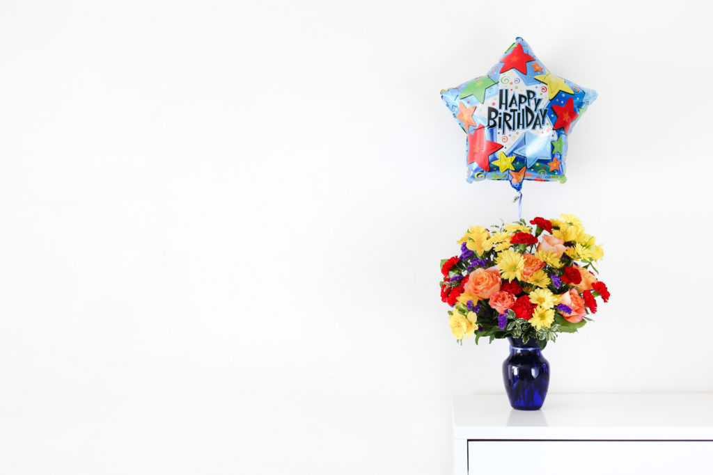 Beaux Bouquets D Anniversaire De 5 Pour Celebrer Des Bebes De Fevrier Teleflora Blog